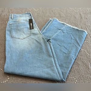 Fashion Nova Juniors Wide Leg Jeans NWT Size 3